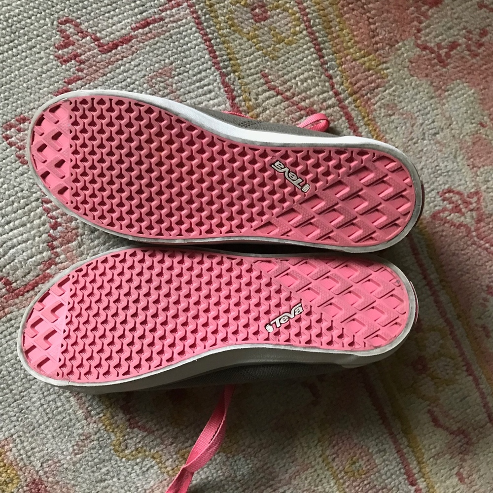 💲⬇️(frm$29)  Teva sneakers - Picture 2 of 8